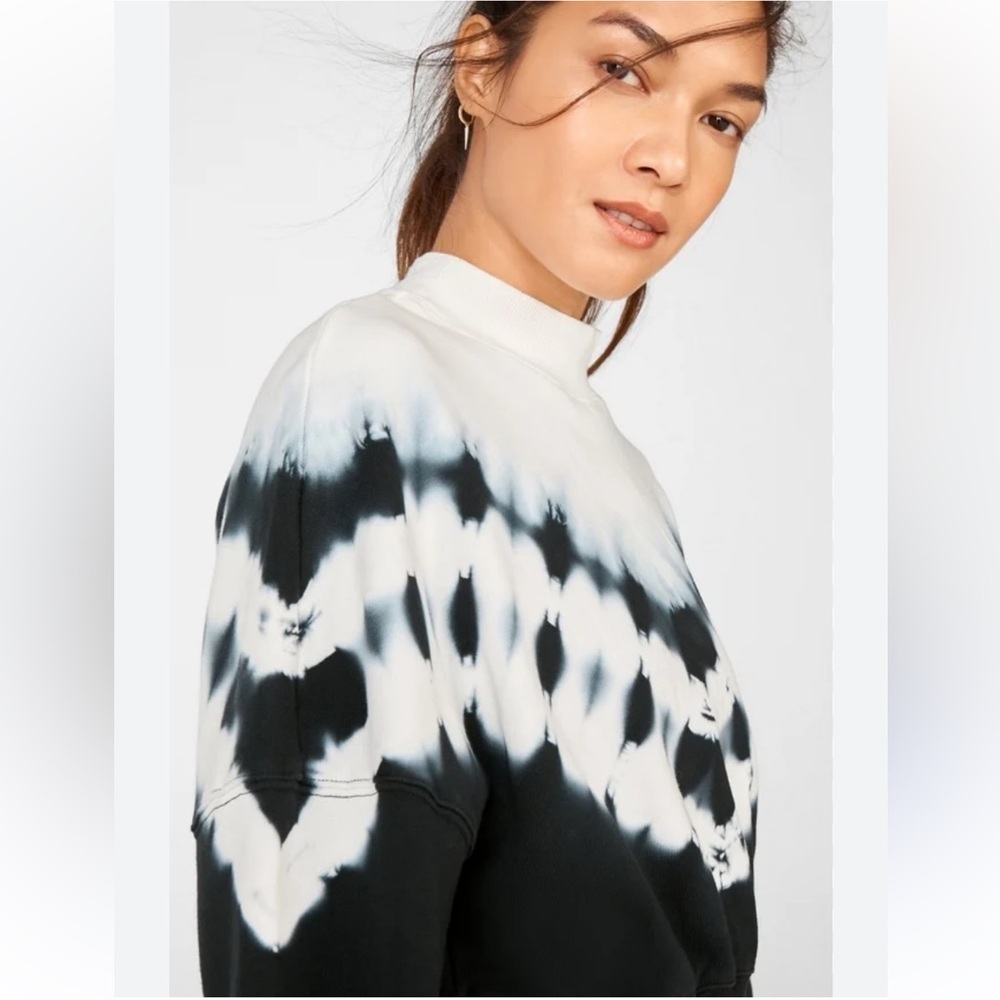 Fabletics Olivia Mock Neck Long-Sleeve Tie Dye Pullover Sweatshirt Hoodie